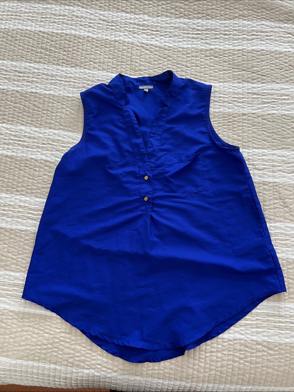 Charlotte Russe Sleeveless V-Neck Camisole in Royal Blue
